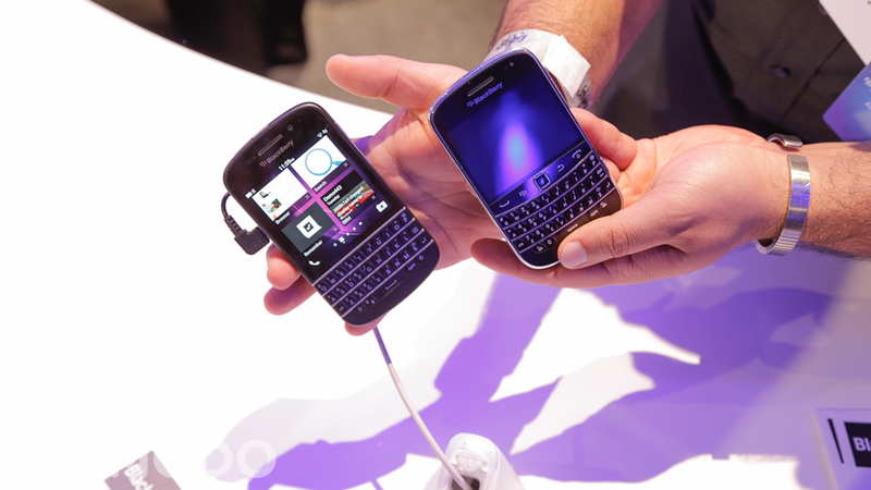 Illustration for article titled BlackBerry Q10 Hands On: We Missed You, QWERTY